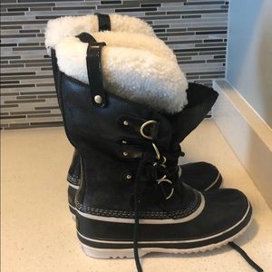 Sorel boots. Size 8 like new worn 2 times